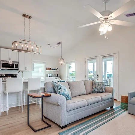 Gulf Shores Cottage W/ Water Views, Walk To Beach!