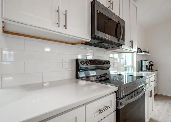 W/ Water Views, Walk To Beach! Holiday home Gulf Shores