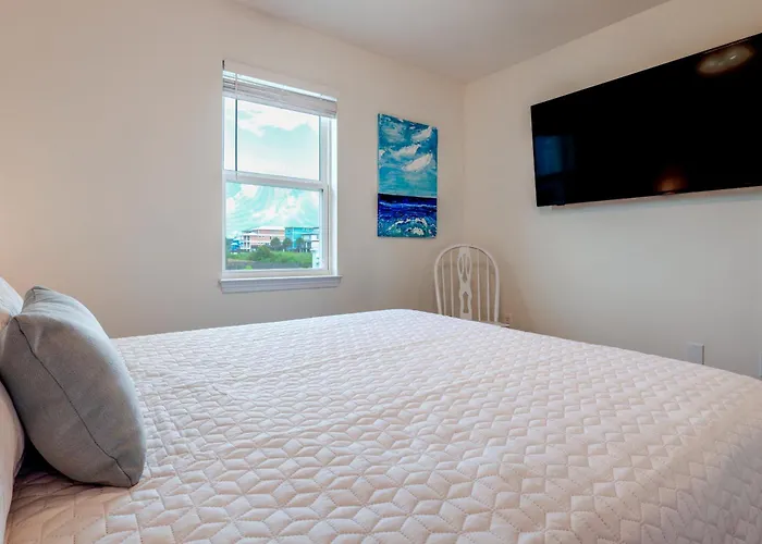 W/ Water Views, Walk To Beach! Gulf Shores