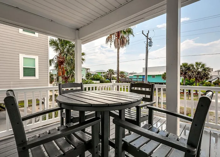 Holiday home W/ Water Views, Walk To Beach! Gulf Shores