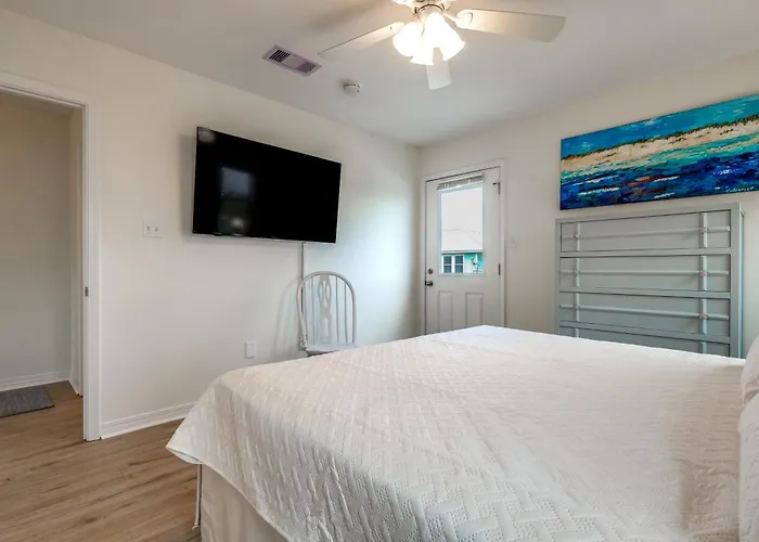 W/ Water Views, Walk To Beach! Holiday home Gulf Shores